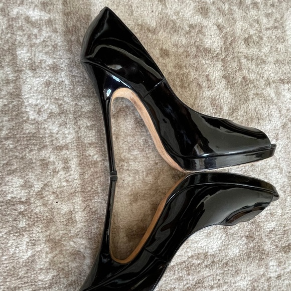 JIMMY CHOO Luna Peep Toe Patent Platform Pump - Picture 10 of 12